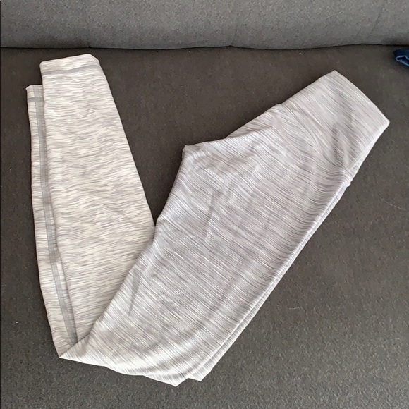 BNWOT faded grey to white Lululemon tights - Picture 3 of 3